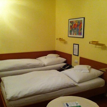 Hotel Die Post オッフェンバッハ エクステリア 写真